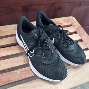 Nike Downshifter 11 Women's Size 9 Running Shoes CW3413-006  Black White